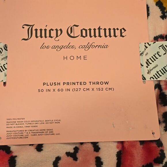 Juicy Couture Home Plush Heart Printed Throw Blanket - Picture 6 of 7